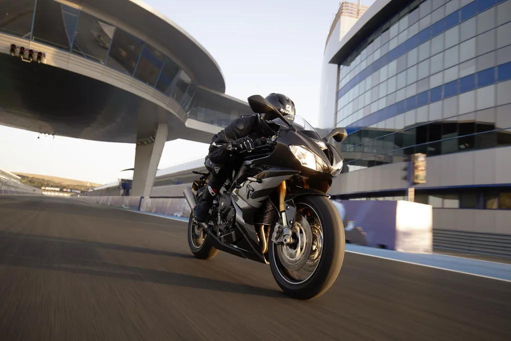 Triumph Daytona Moto2 765: Price and Specifications