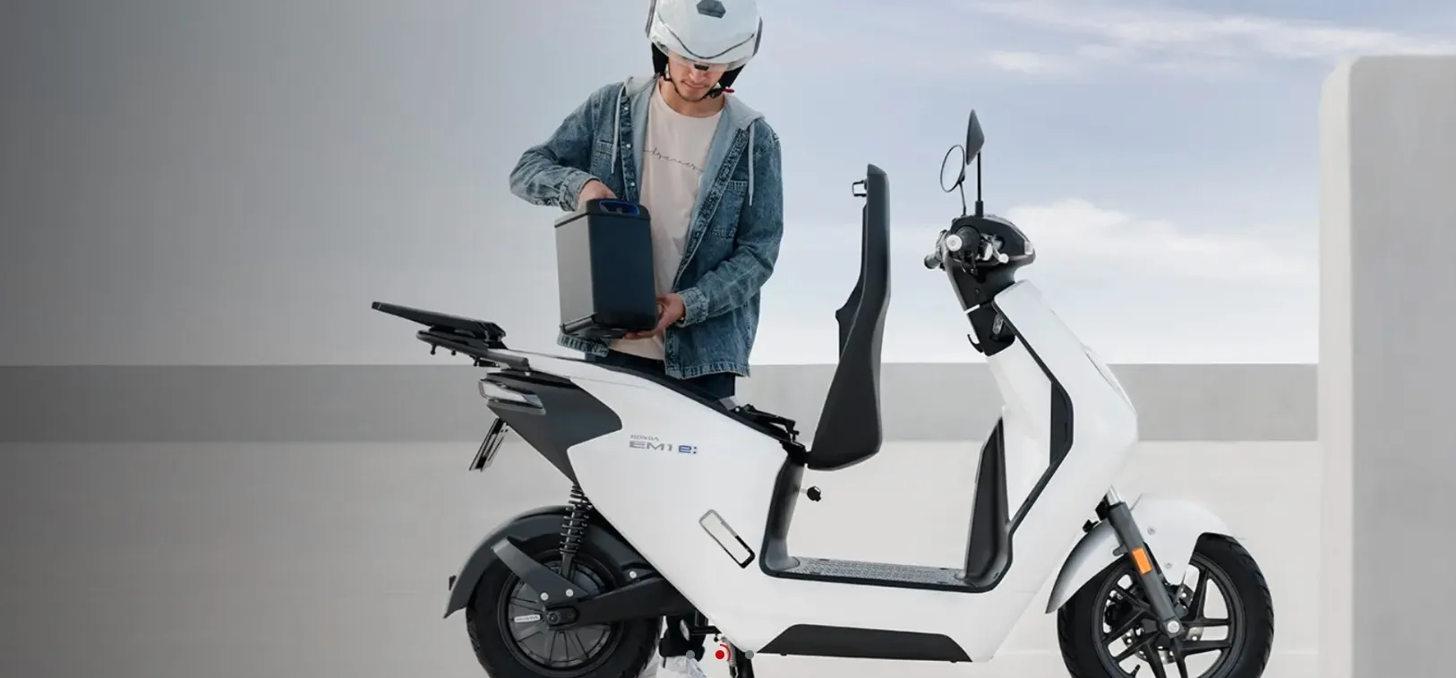 Honda EM1 e electric scooter unveiled at EICMA 2022- Expected Features, Range?