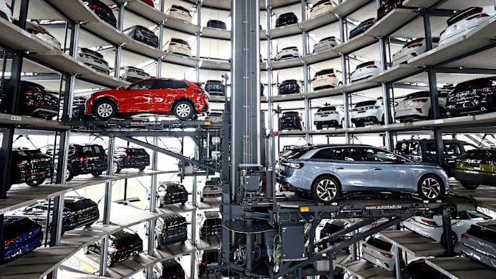 War Fallout Reaches Auto Sector, Thousands of Cars Delayed in Transit